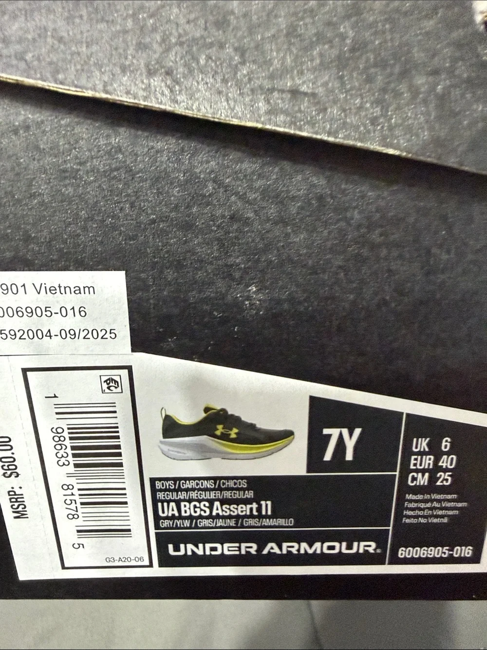 Under Armour BGS Assert 11  Size 7Y